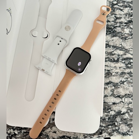 Apple Series 8 Watch - 41MM - Picture 6 of 7
